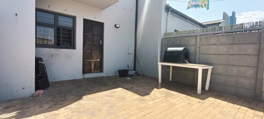 2 Bedroom Property for Sale in Muizenberg Western Cape